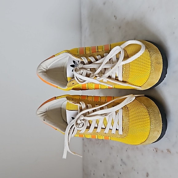 JEREMY SCOTT x ADIDAS: Yellow and orange Arrow wedge sneakers - Picture 2 of 8